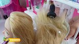 哇！迪士尼长发公主好美呀，是芭比娃娃帮她打扮的吗？