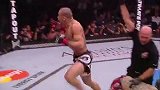 拳头像雨点砸下来！UFC急速KO瞬间结束战斗 裁判拼命救人