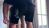 相差18岁的哥哥，对付生气的妹妹，无奈之下使出了绝招