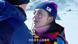美女挟持了小伙的女友，逼他给自己下跪