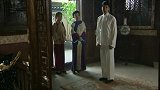 男子一把抱住媳妇，婆婆撞见都不好意思看