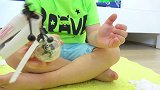 萌娃小可爱们在一起玩的可开心了！小家伙的安全意识真好！