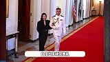 杨紫琼获美国总统自由勋章，拜登亲自给其颁奖，影后超紧张小表情不断