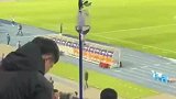别人都是举的火炬，你举个吊瓶