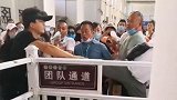 九华山检票口上演“全武行” 景区:游客嫌导游办票慢,双方动手