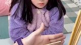 给女儿变个小魔术！你看明白了吗？
