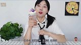小姐姐自制“水果酸奶薄脆”，看着诱人好想吃，入口冰爽仙气飘飘