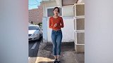 小姐姐教你用健身球去赘肉 她这完美身材说服力十足