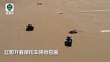 意大利小哥在沙滩晒日光浴 醒来后发现被无人机警车包围了