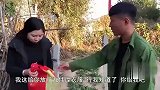 丈夫残疾回家，妻子心疼拿钱看病，次日家门口停满豪车，妻子懵了