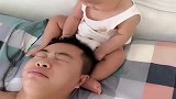 自从生个四脚吞金兽，装睡的爸爸就跟穿尿不湿的杠上了，看完别笑