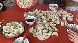 东北本地人吃饺子，会把饺子分开放桌子上，你们知道这是为什么吗