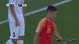 中国队攻势凶猛围剿对手球门 吴曦门前冲顶错失绝佳机会