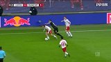 第64分钟RB莱比锡球员萨比策抢断成功