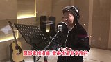 冠军跨界！邓亚萍练习空手道锤木板，一拳下去疼的表情都扭曲了