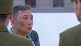 叫花子要进军部，被哨兵嘲笑阻拦，哪料军官赶到却对哨兵破口大骂