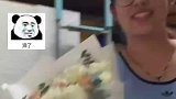 女子记录室友脱单时的开心和炫耀，多日后室友分手在宿舍崩溃大哭