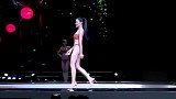 两位美女各具风采，你最喜欢谁
