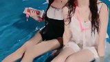 听说25岁以下喜欢左边的25岁以上喜欢右边的