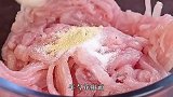 西北农家菜过油肉丝，肉丝香韧，做法简单，可以搭配任意菜来炒
