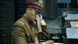 覃天潜入情报室偷听 美女找不到他很着急