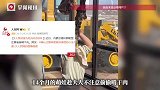 人类幼崽为吃肉有多拼？14个月萌娃趁大人不注意偷偷啃干肉