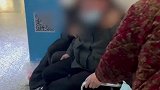 十六岁孩子患病抢救，父母跪地哭泣撕心裂肺