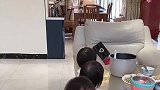 萌娃：家有三胞胎女儿吃饭，宝爸每天仿佛养猪场的饲养员一样