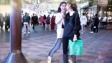 街拍美女：三里屯的夜晚美女真多，姑娘你让我心情荡漾