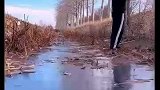 男子冰上表演后空翻，结果惨不忍睹