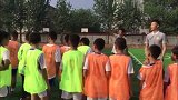中超-17赛季-权健队长假期不闲着 重返母校教小队员踢足球-新闻