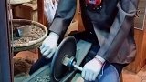 宝宝一直都盯着看，总觉得这个人有点诡异