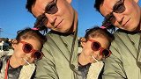 陈冠希带女儿陪老婆开工，Alaia靠在爸爸肩头，越长越像妈妈