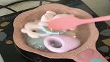 刚给女儿买的玩具，一回家他就先上手，自己嫁的老公，只能认命了