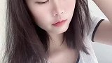 妹子是学舞蹈的吧，这劈叉动作真绝了！