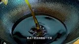 往土豆丝里打入三个鸡蛋,没想到这么好吃,头一次见到这种做法