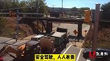 18个国外过桥事故汇编，没想到过桥这么凶险，最后一个太惨了！
