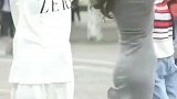 小姐姐们在街上尬舞，不觉得尴尬吗