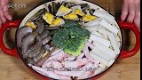 热气腾腾农家湖蟹煲这季节吃正好，家常海鲜煲做法，味道鲜香诱人
