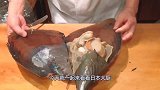 日本人吃海贝“带子”，有扇面那么大，切开后很馋人！