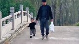 爸爸非要测试一下，自己晕倒以后儿子啥反应，父爱如山瞬间瓦解！