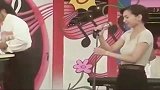 邝美云演唱《唇印》，张菲的表情太逗，邝美云都唱不下去了