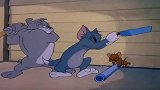 猫和老鼠经典一幕！猫鼠狗三人大战，真是搞笑十足