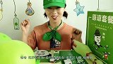 妹子拆箱“原谅套餐”美味巧克力绿色装扮，看着心都化了