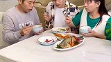 妈让爸减肥，爸爸很久没吃肉了，作为儿子的我今天也尽力了！