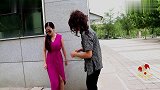 女强人气势逼人,没想到一个乞丐来后,女强人怂了