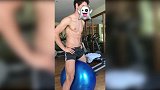 帕托裸上身训练 快来看帕建国的性感腹肌