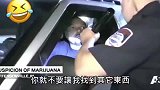 黑人小哥一句话，美国警察彻底破防！