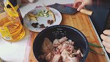 母乳不够吃，宝妈自制下奶汤，是为下奶还是为解馋
