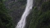 重庆巫山：镜头下的山间瀑布，飞流直下，气势磅礴！
